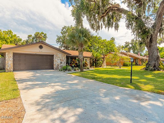 2nd image of 502 Sandy Oaks Blvd