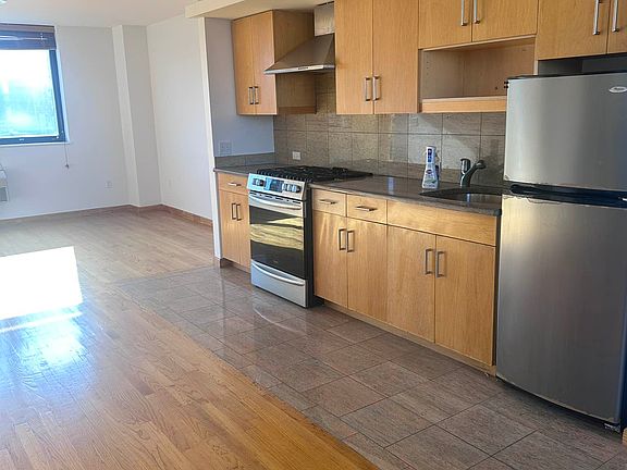 4th image of 136 E Broadway #7A