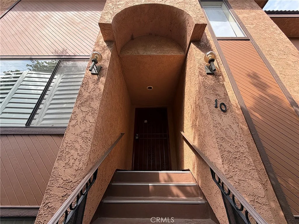 2 bed, 1642 sqft, $3,600 — Photo 1
