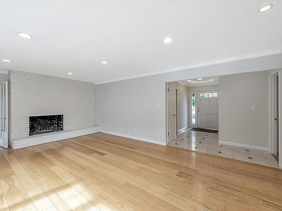 3rd image of 18976 Saratoga Glen Pl