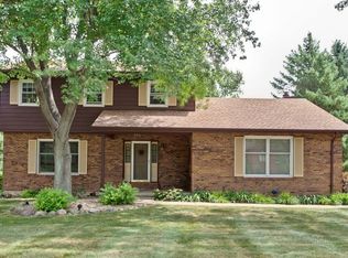 7714 S Meadow Ln, Cary, IL 60013