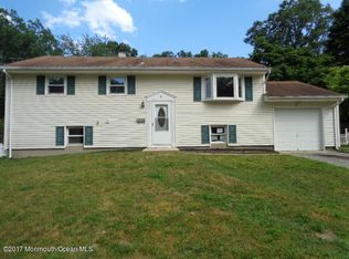 6 Kensington Dr, Howell, NJ