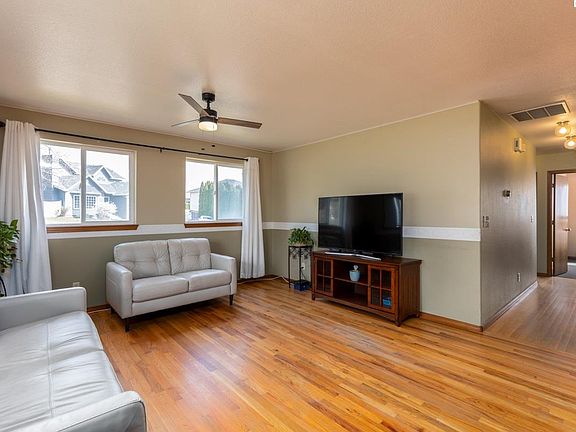 4th image of 3800 Riverhill Dr