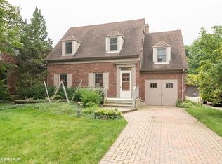 182 Akenside Rd, Riverside, IL 60546