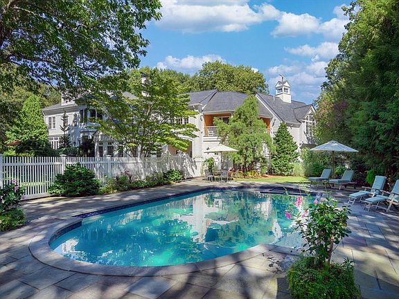 4th image of 32 Sears Rd