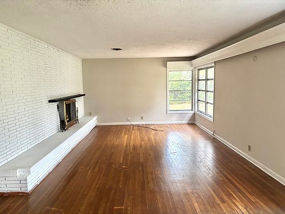 3rd image of 6 Inwood Dr #A