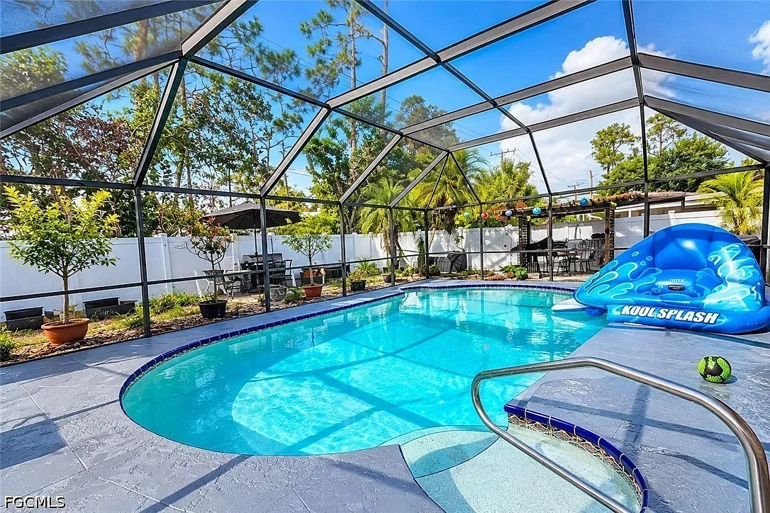 3 bed, 2.0 bath, 1498 sqft, $3,100 — Photo 2
