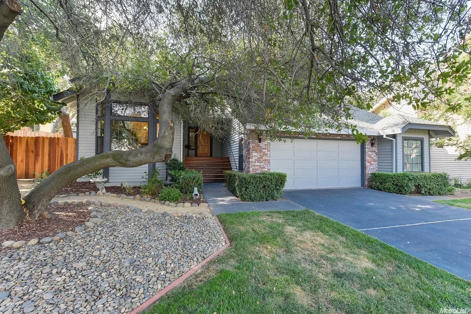 8484 Whispering Oak Ln photo 1