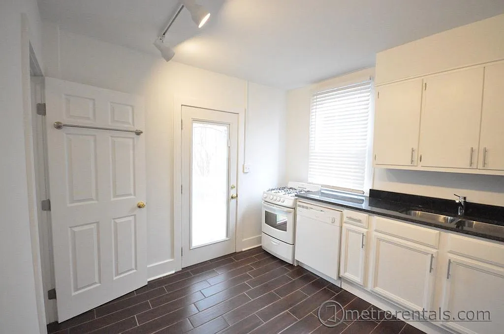 Building Photo - 576 S 9th St #B