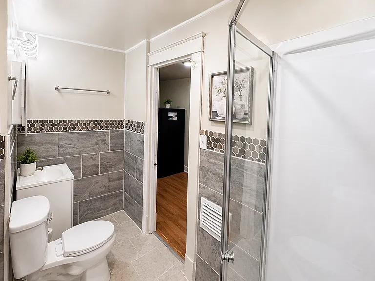 1817 Ontario Ave #2 — Photo 8