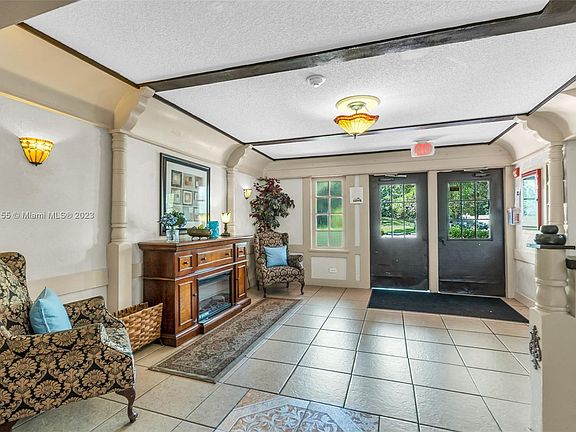 3rd image of 3740 Inverrary Dr APT 2U