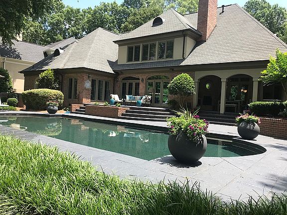 Huge pool & loggia