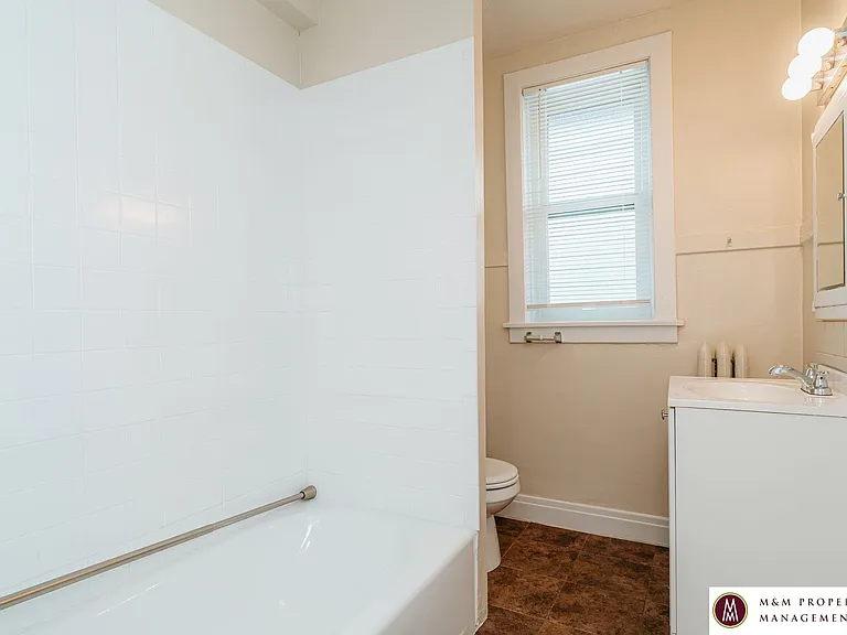 817 Oak Park — Photo 7