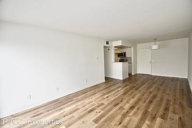 15007 Burbank Blvd — Photo 6