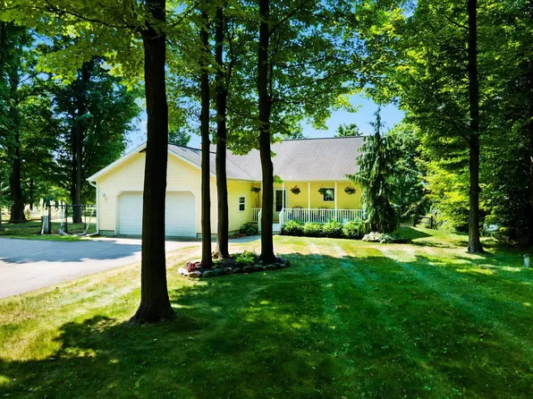 7430 Morgan Cir, Kewadin, MI 49648