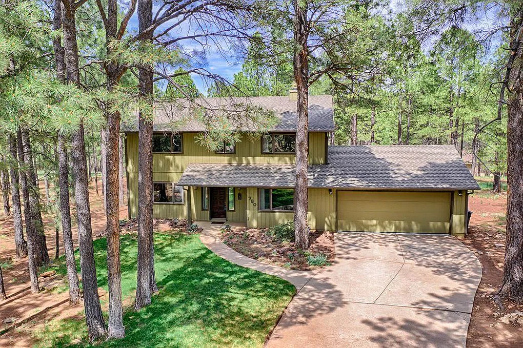 4 bed, 2.5 bath, 2084 sqft, $3,250 — Photo 1