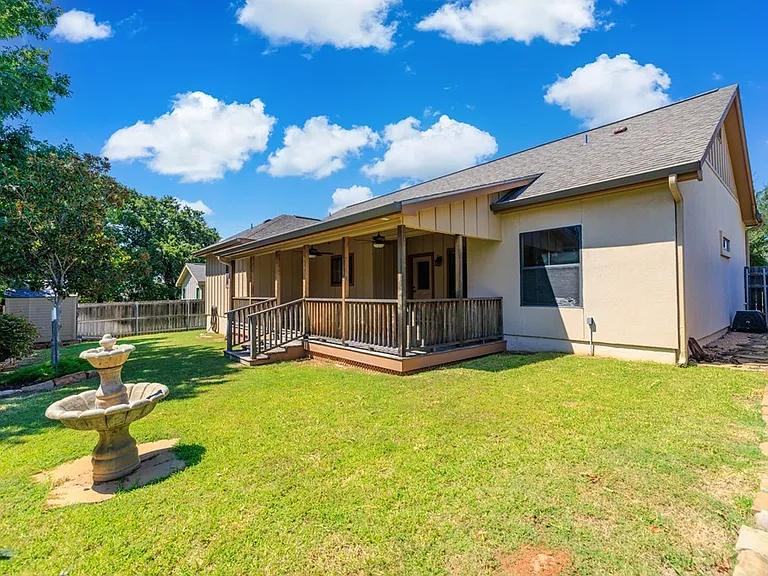 713 Englemann Oak Dr — Photo 17