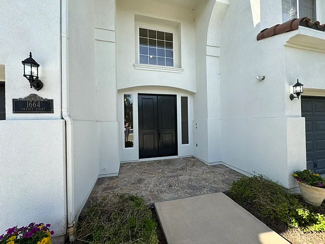 5 bed, 4.5 bath, 4200 sqft, $9,000 — Photo 2