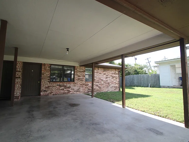 309B Margaret Lee St — Photo 2