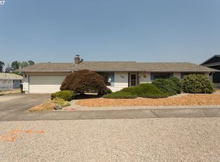 2303 Hawthorne Dr, Newberg, OR 97132