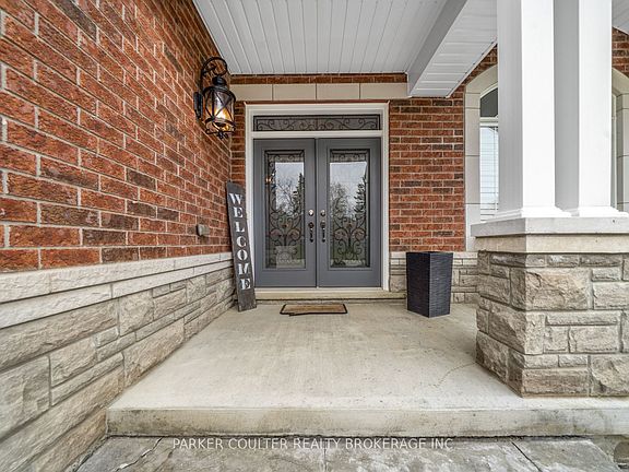 2nd image of 49 Victoria St E