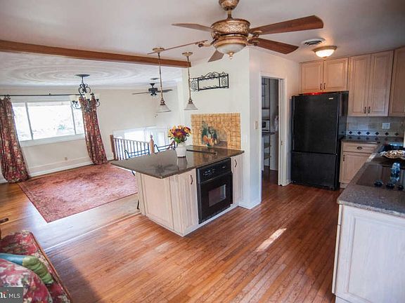 5th image of 429 Martin Dr
