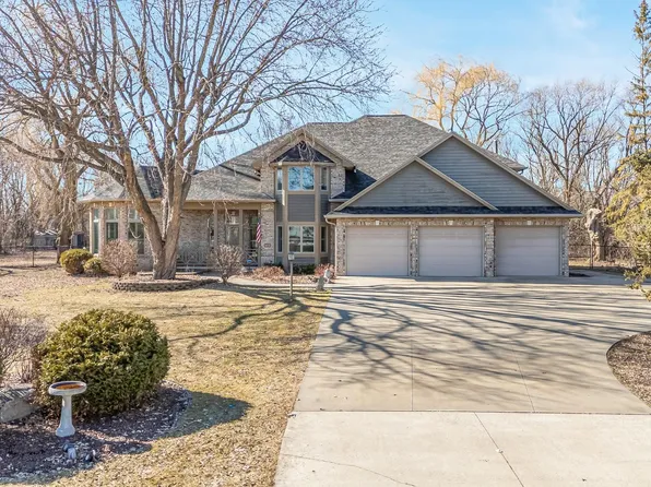 1051 S Oakwood Rd, Oshkosh, WI 54904