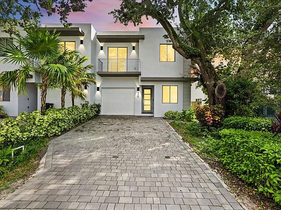 3rd image of 828 SW 30TH Street