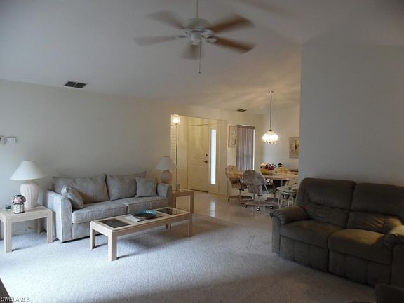 4th image of 9773 Oakcrest Ct
