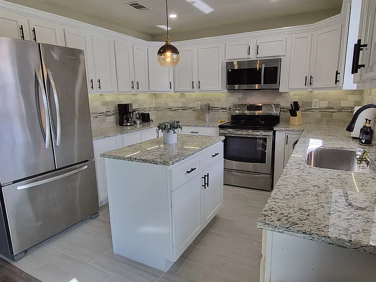 Hillwood Dr — Photo 20