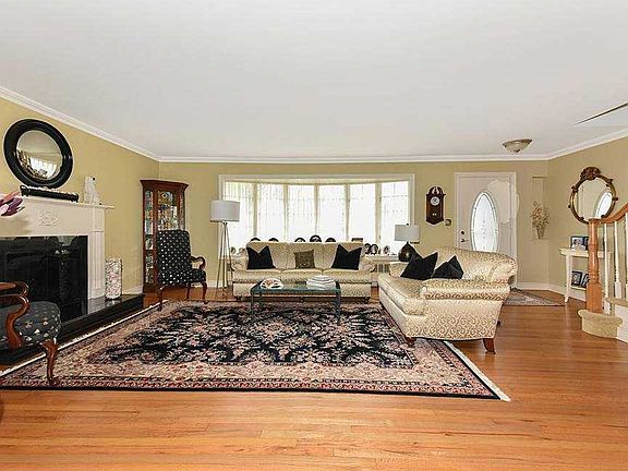 5th image of 80 Hampton Blvd