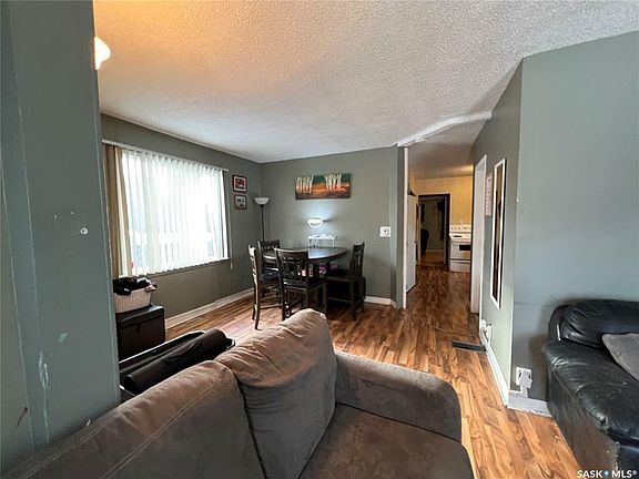 4th image of 429 L Ave N