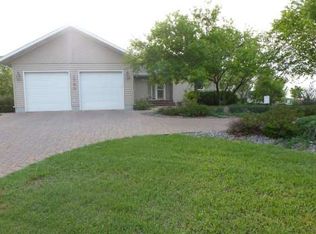 1790 15th Ave, Windom, MN 56101