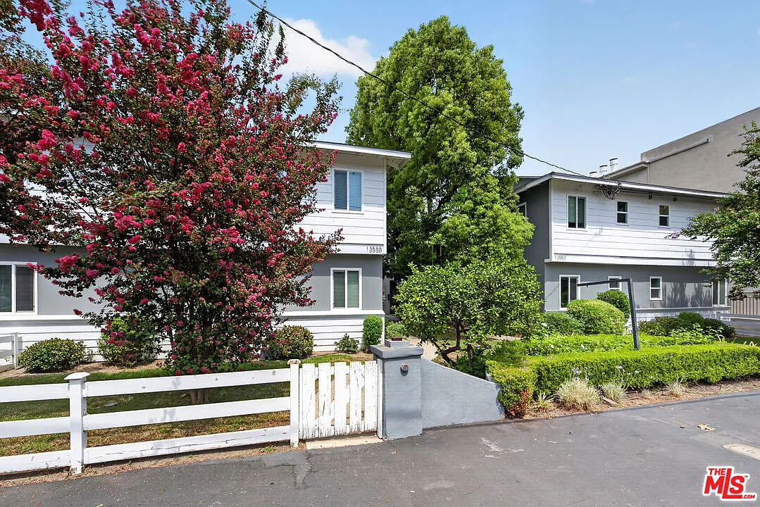2 bed, 1.0 bath, 800 sqft, $2,600 — Photo 3