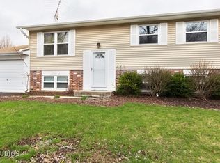 230 Galewood Dr, Bolingbrook, IL 60440