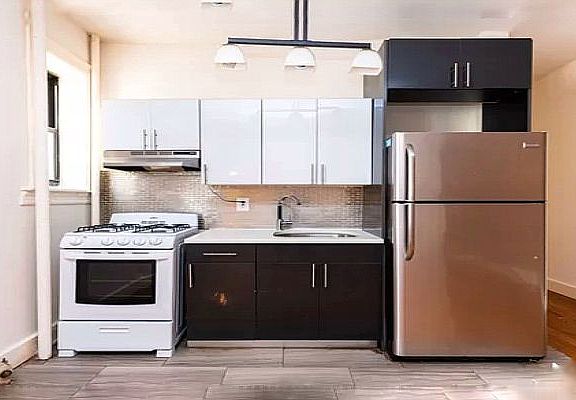 2nd image of 1162 Pacific St APT 2