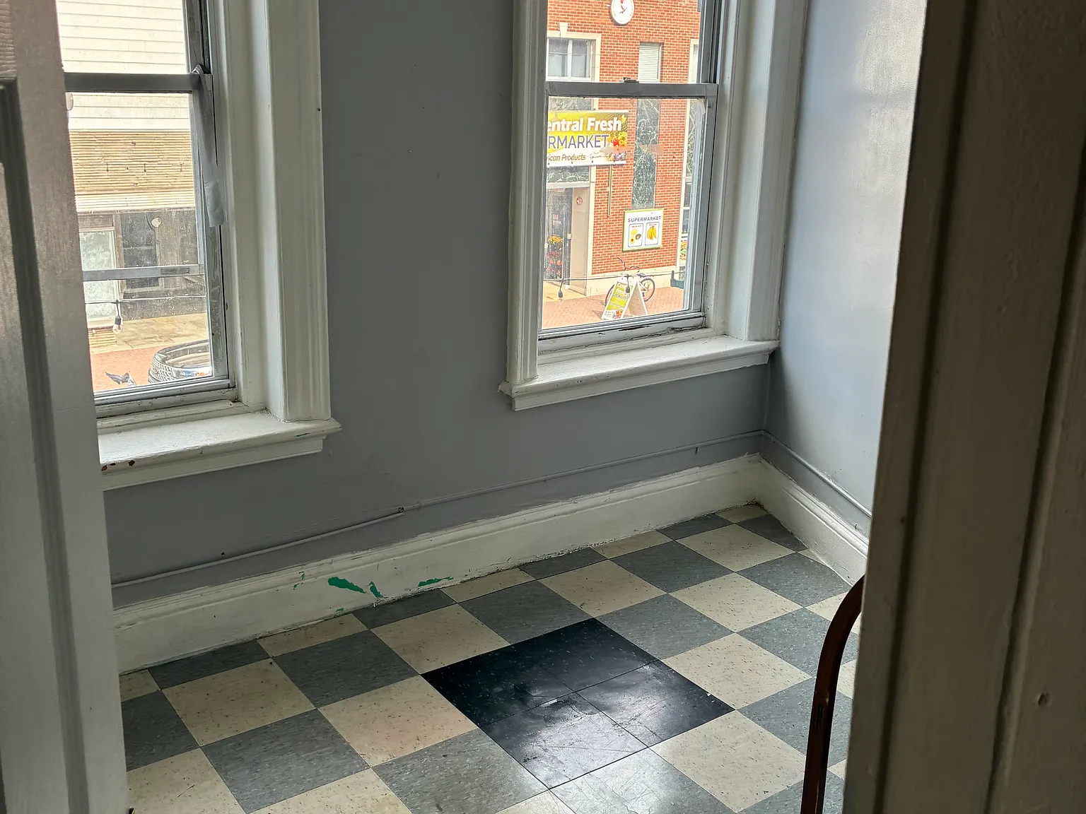 4 bed, 2850 sqft, $2,300 — Photo 1