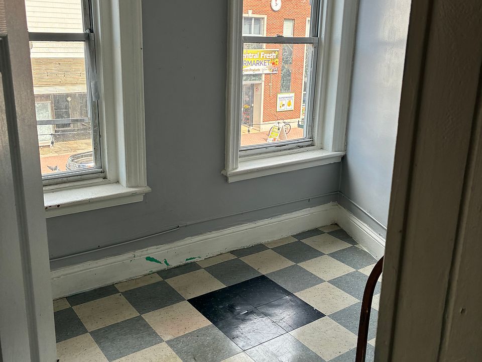 1st image of 220 E Main St #2