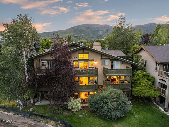 3rd image of 538 Mountain Springs Dr