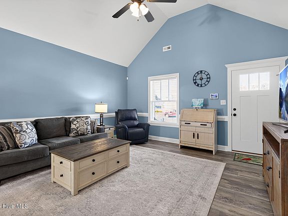 4th image of 3831 Bucklin Drive N