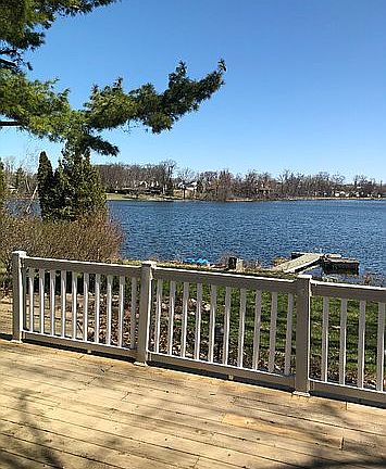 3rd image of 1082 Maple Heights Dr