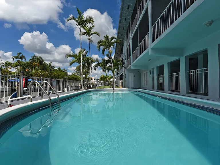 HIDDEN TREASURE CLOSE TO BEACHES_
