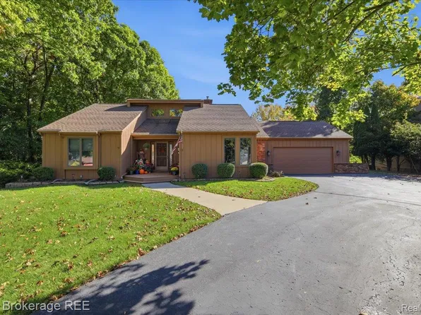 6549 Deer Ridge Dr, Clarkston, MI 48348