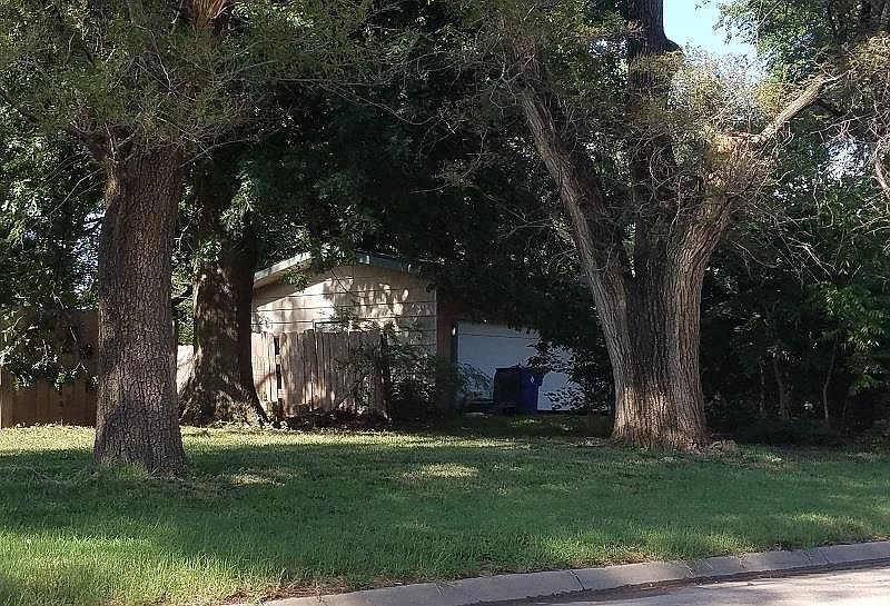 2nd image of 700 W 51st St S