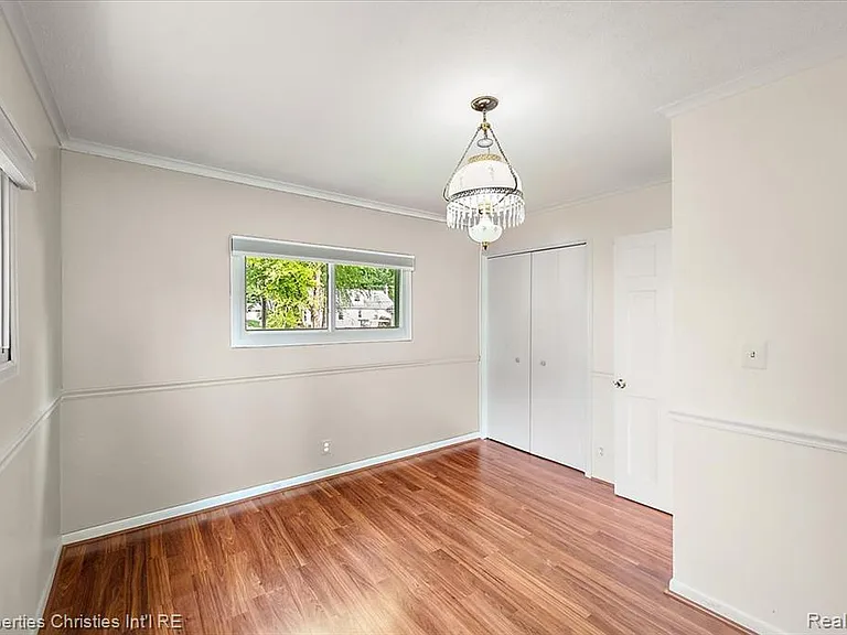 735 Novi St — Photo 23