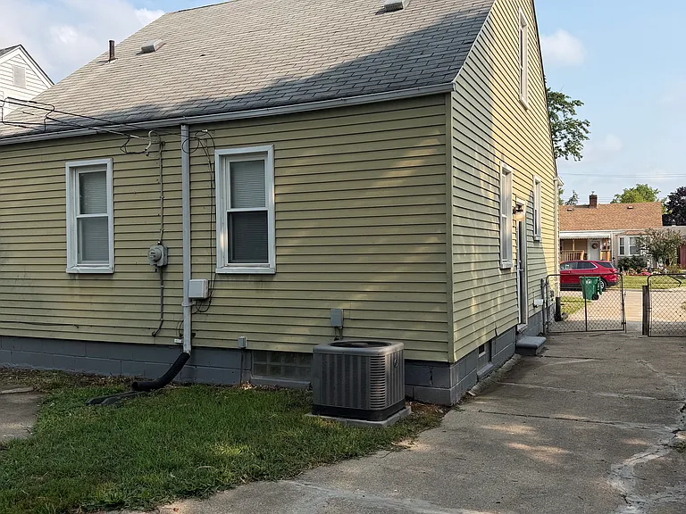 28537 Barton St — Photo 18
