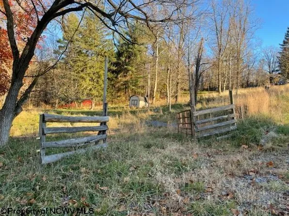 693 Beulah Rd, Morgantown, WV 26508