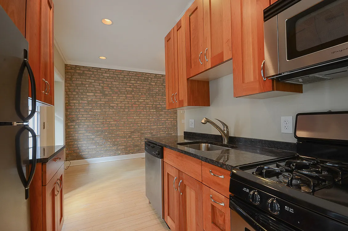 1022 W. Dakin — Photo 4