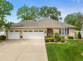 8648 W 99th St, Palos Hills, IL