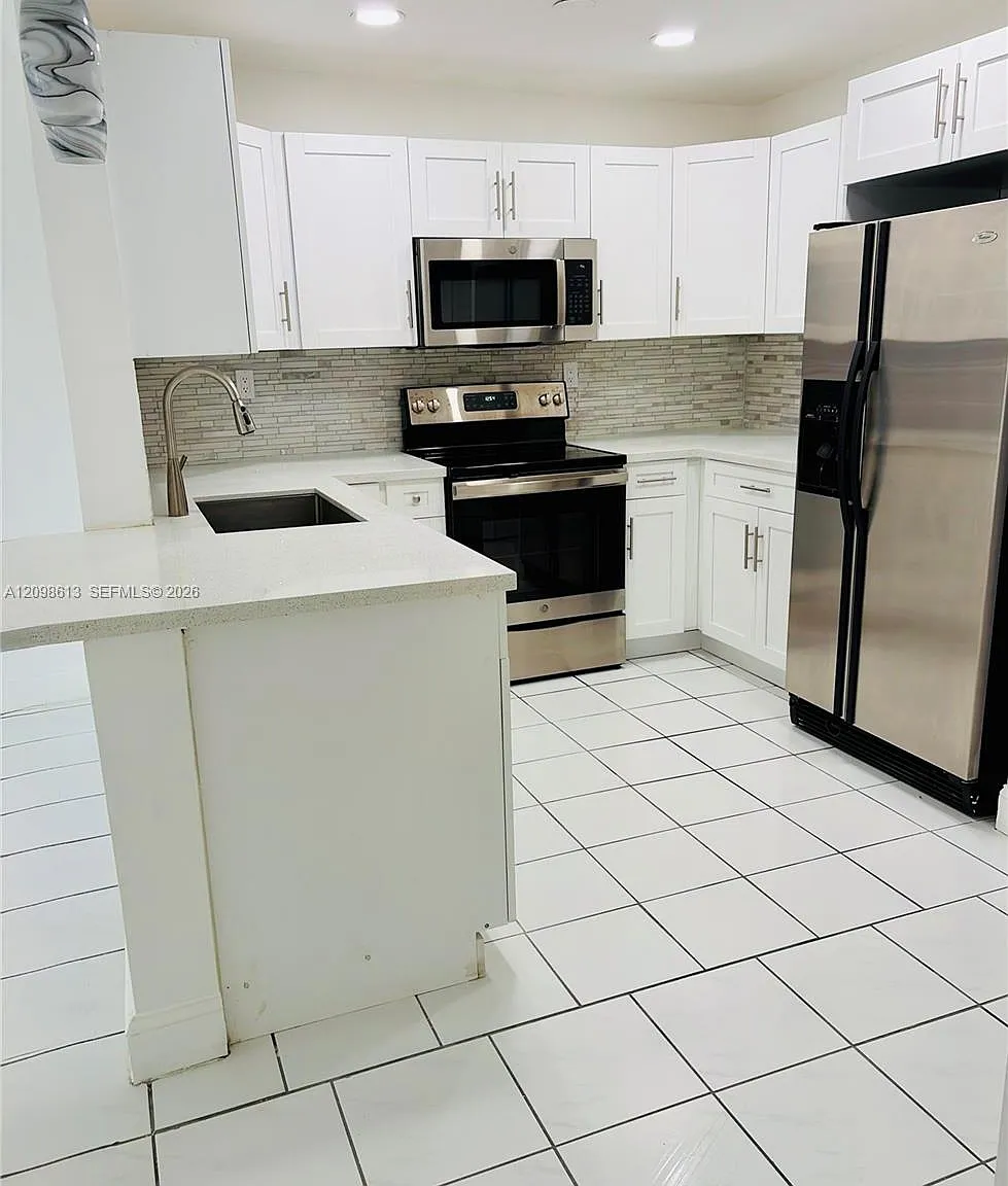 Westland Gardens Condo — Photo 4